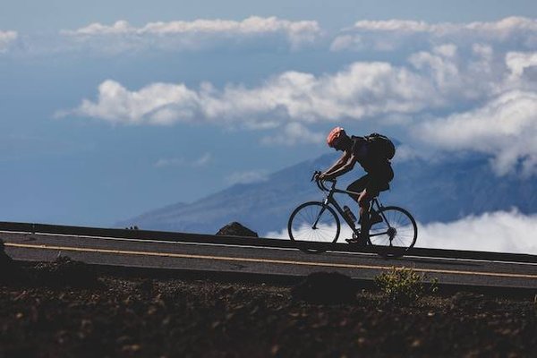 Comment bénéficier d'un coaching sportif personnalisé avec du matériel sportif adapté et un vélo Rocky Mountain ?