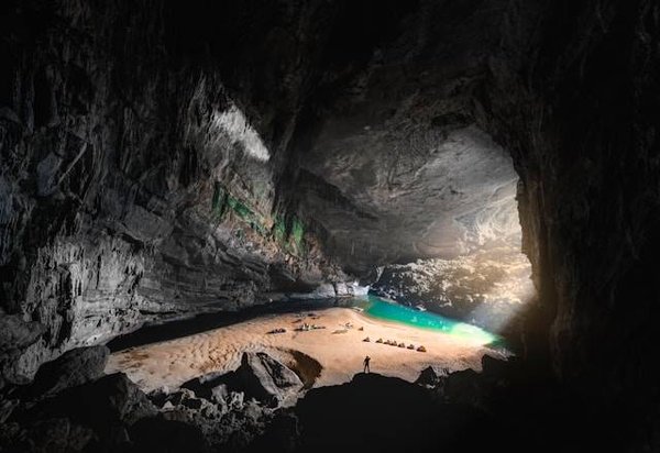 Exploration souterraine : Découvrez les trésors cachés des grottes de spéléologie en Ardèche